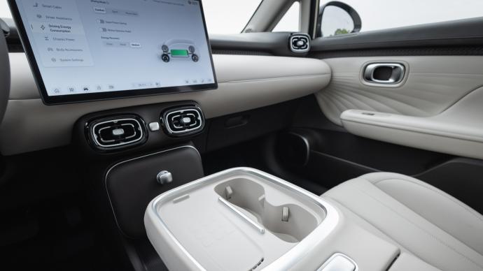 Interior del GAC Aion UT