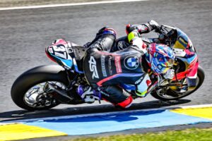 24 Heures Motos 2026: en la clasificación de los Libres 1, el BMW n°37 ataca desde la salida y adelanta a la Yamaha n°1 en Le Mans