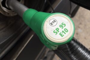 Gasolina a 1,90 €/L este jueves 16 de abril: estas estaciones donde se paga menos que la media nacional a 1,99 €/L
