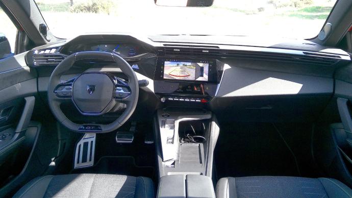 Interior del Peugeot 408 (2026)