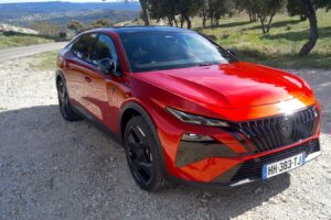 PRUEBA – Peugeot 408 rediseñado (2026): nuestro veredicto al volante… Rechazado por los clientes, el Peugeot 408 aprovecha el inevitable lavado de cara a mitad de carrera para… Prueba lunes 27 de abril de 2026