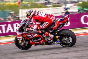 GP de España de MotoGP: la caída de Francesco Bagnaia en vídeo, su Ducati vuelca