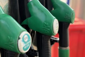 Gasolina desde 1,90 €/L este lunes 27 de abril: las estaciones más baratas para repostar SP95-E10