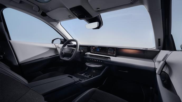 Primera foto del salpicadero del nuevo Lancia Gamma