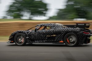 La Lanza de Koenigsegg Sadair reproducida en Lego a escala 1:1, ¡puede viajar a más de 110 km/h!