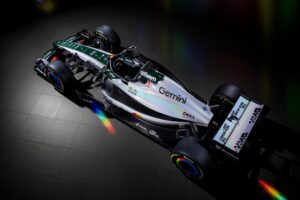 McLaren presenta una librea verde y cromada para Silverstone.
