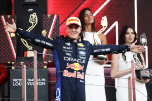 Isack Hadjar orgulloso de subir al podio con su ídolo, Lewis Hamilton